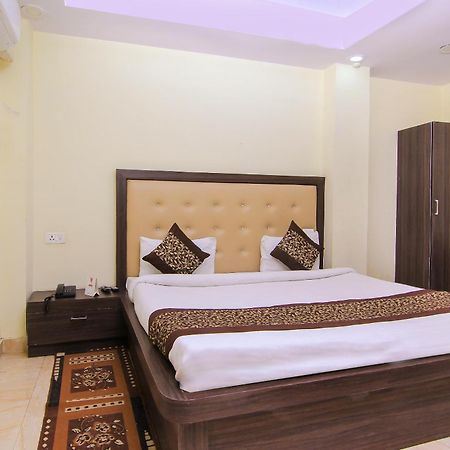 Oyo Flagship Hotel Cz Near Phoenix United Lucknow Exterior foto